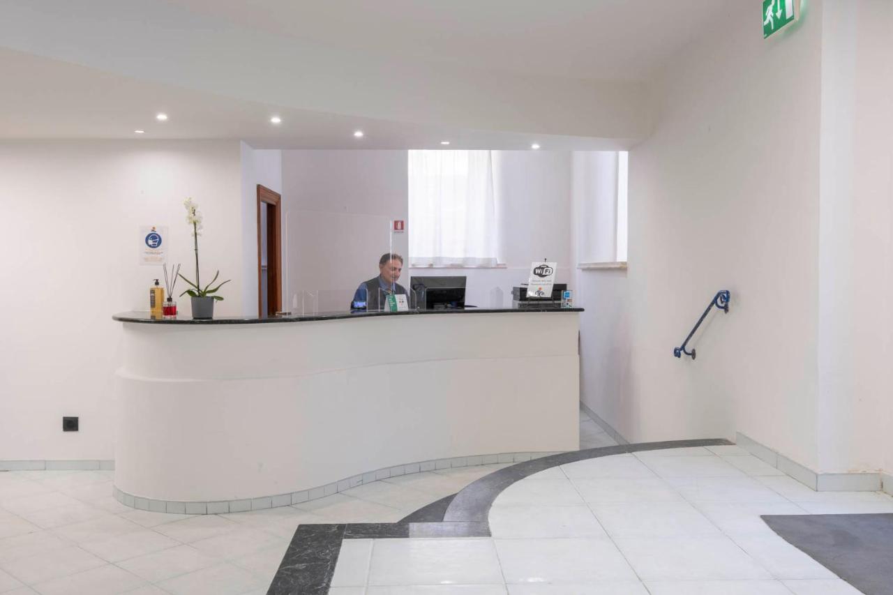 Hotel Del Sole Santa Marinella Exteriér fotografie